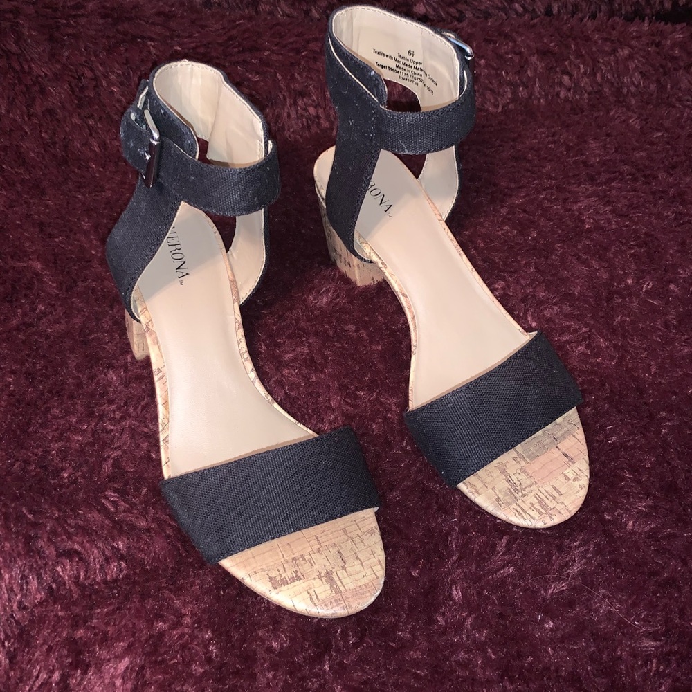 ❤️ Simple Cork Heel with Black Straps ❤️